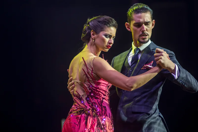 Uomo e donna che ballano - Fotografia di Enrico Fantoni